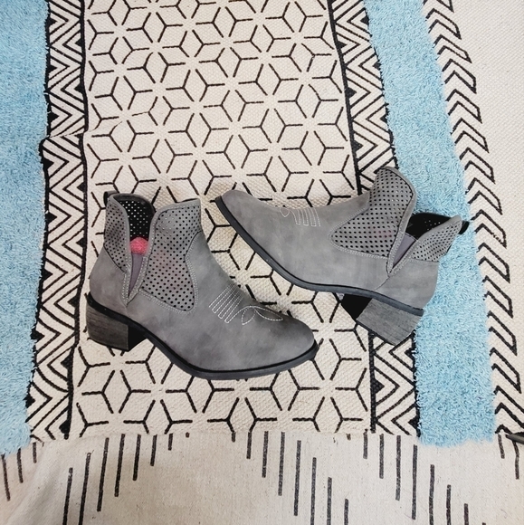 Natural Reflections Reena Gray Ankle Boots, sz 8.5 - Picture 8 of 15